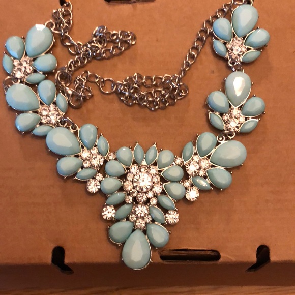 Jewelry - Statement necklace teal